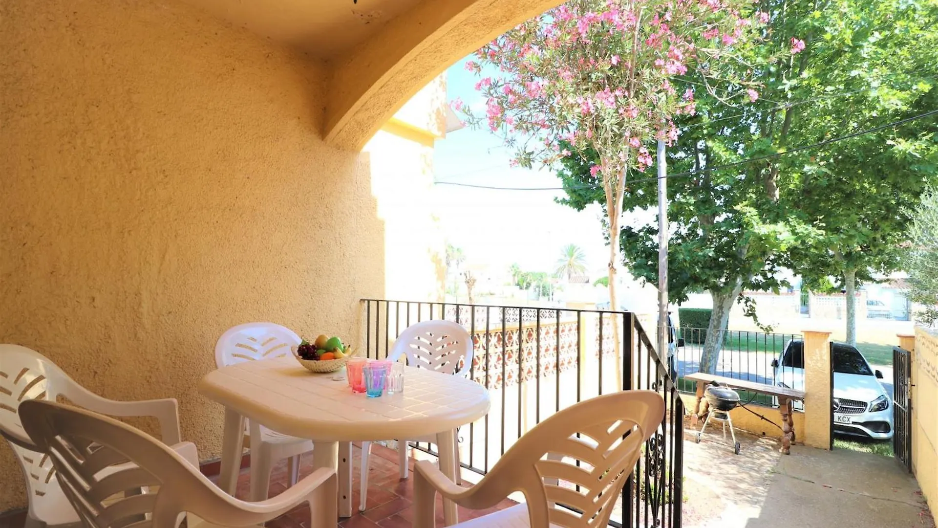 Nice Holiday Home Near River Empuriabrava Spanien