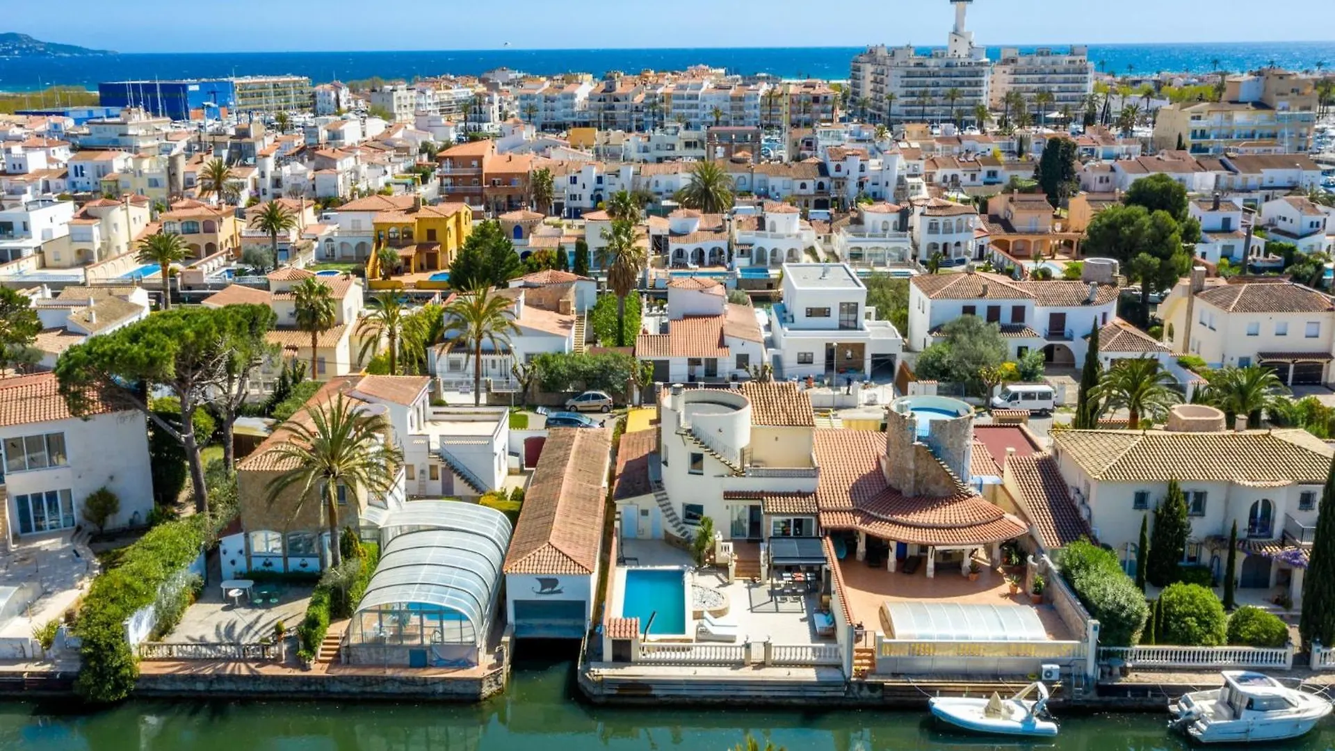 Nice Holiday Home Near River Empuriabrava Spanien